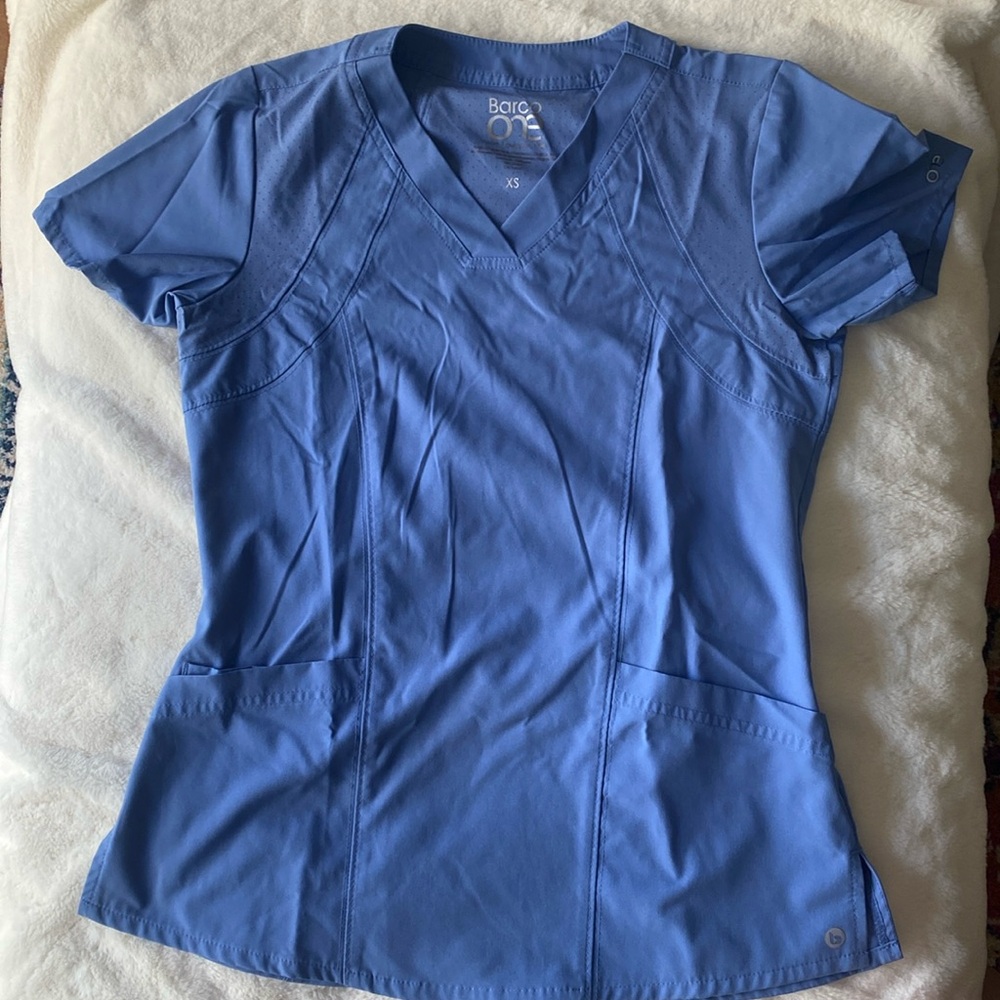 Scrub top women’s size x-small blue